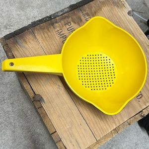 7 inch Vintage Tupperware Strainer. Hard plastic. Does not bend. A FAVORITE